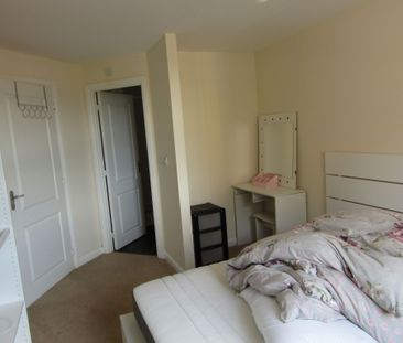 2 bed Apartment - To Let - Photo 3