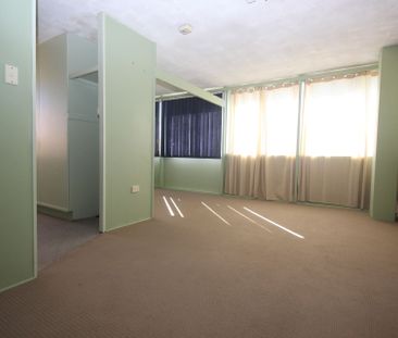 Coastal Convenience - Bright Studio Near Beach & CBD - Photo 3