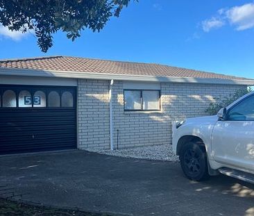 Charming 2BR Home in Mount Maunganui - Photo 3