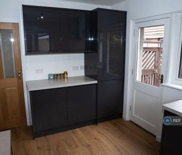 3 bedroom semi-detached house to rent - Photo 6