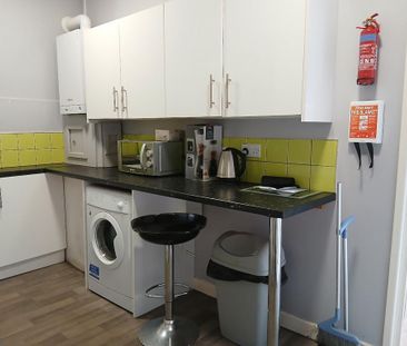 1 bedroom in a house share to rent - Photo 5