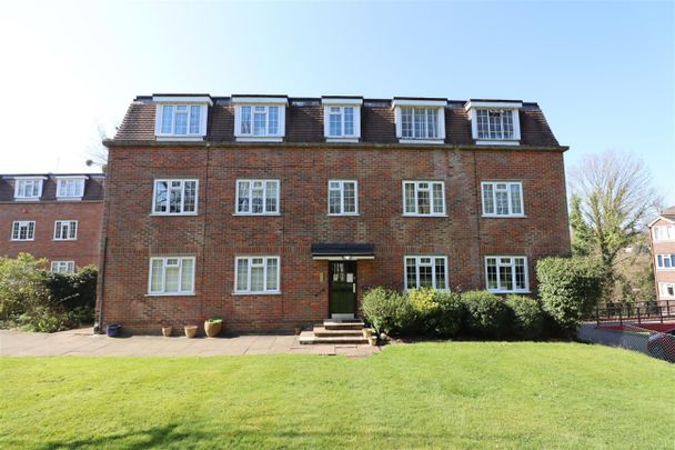 Craigmount, Radlett - Photo 1