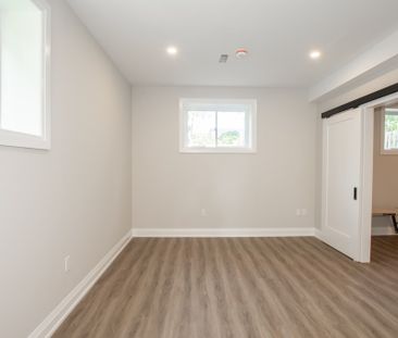 **NEWLY RENOVATED** 1 Bedroom Lower Unit in Welland!! - Photo 3