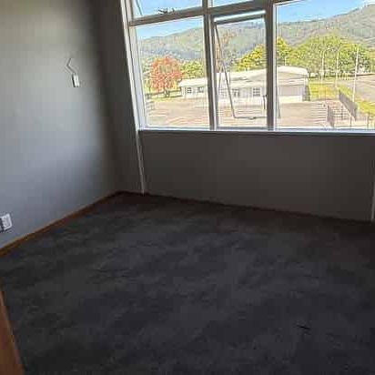 3-Bdrm Apartment in Epuni – Close to everything! - Photo 1