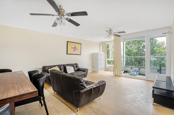 17 Netherhall Gardens - Photo 1