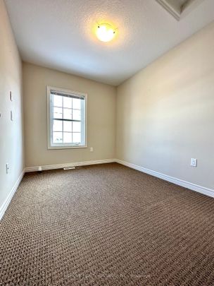 Townhouse For Lease | X8119084 - Photo 1