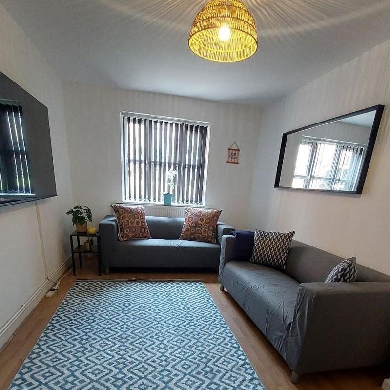 Mixed use to rent - Photo 1