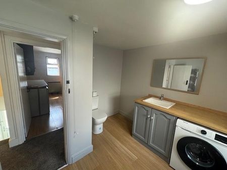 3 bedroom apartment to rent - Photo 3