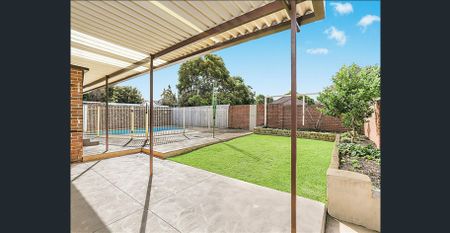 Immaculately presented family home - Photo 3