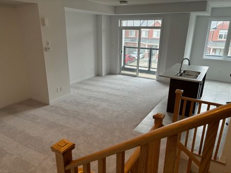 For Lease - 2015 Cameron Lott Crescent, Oshawa, Ontario - Photo 4