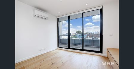 Designer living in a convenient location - Photo 4