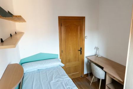 Carrer de Rius i Carrió, L'Hospitalet de Llobregat, Catalonia 08904 - Photo 2