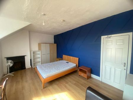 5 bedroom semi-detached house to rent - Photo 3