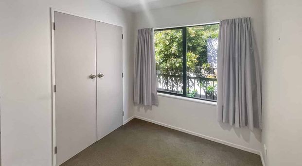 PETONE LIVING - Photo 1