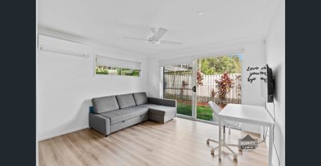 Private 2-Bedroom house - Elevated Position, Fully Fenced & Partially Furnished - Photo 2