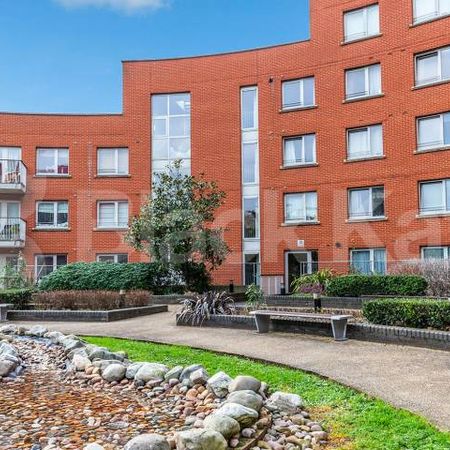 Modern development with 3 double bedrooms mins to tube & shops - Photo 4