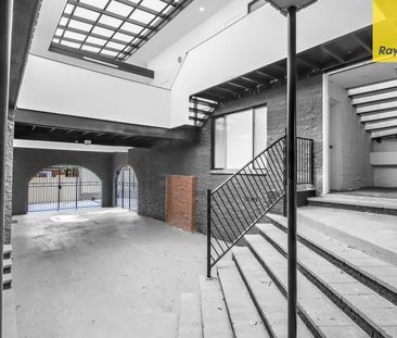 Charming Studio Apartment in a Prime Location - Photo 1