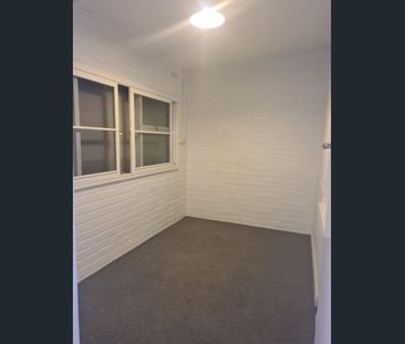 Quirky cute cottage sought after location right next to a gorgeous ... - Photo 2