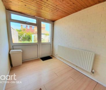 2 bedroom semi-detached bungalow to rent - Photo 2