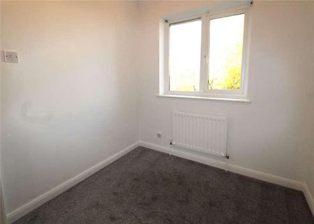 Derwent Close, Waterlooville, Hampshire, PO8 - Photo 4