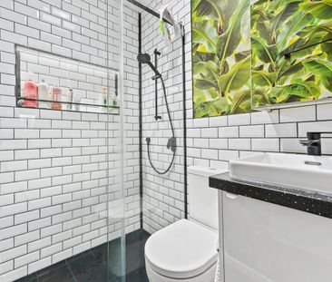Comfortable Living in Prime Location - Photo 4
