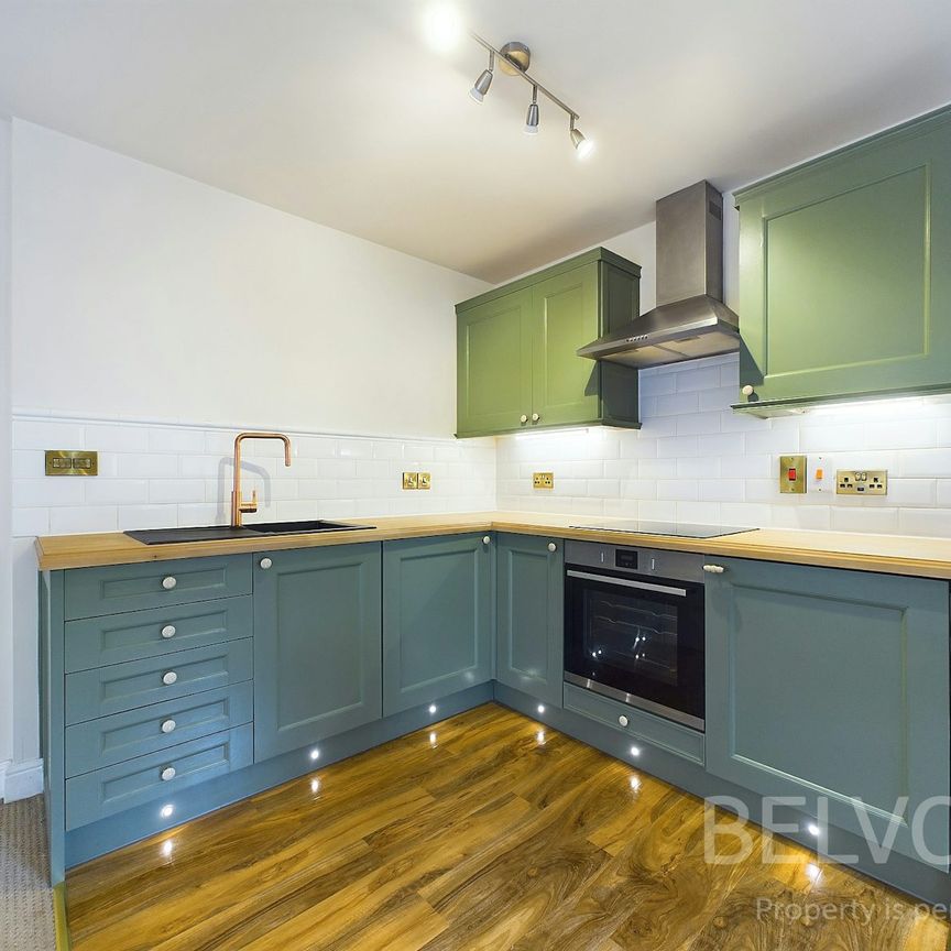 Flat to rent on - Photo 1