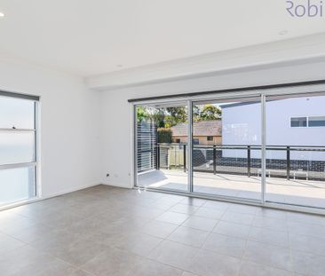 Spacious Contemporary Tri-Level Townhouse - Photo 1