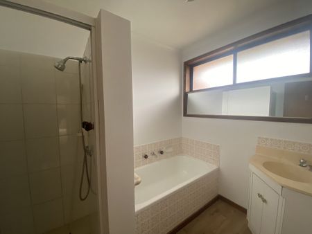 1/12 Staverly Road, Herne Hill - Photo 5