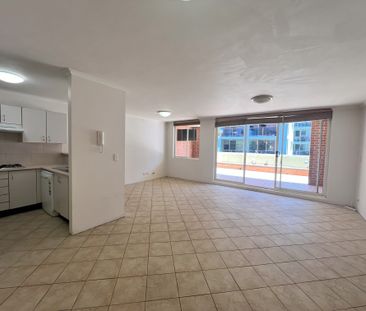 Over-sized luxury living! - Photo 4