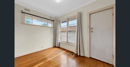 Ideally Located, Spacious Family Home - Photo 4