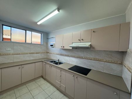 Ideal 2 Bedroom Granny Flat with Water Usage Included&excl; - Photo 4