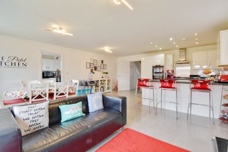 4 bedroom house to rent - Photo 3