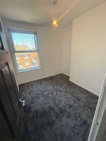 3 bedroom apartment to rent - Photo 4