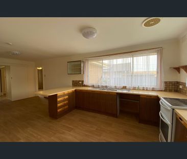 14 Victor Crescent, Dandenong North, Vic 3175 - Photo 2