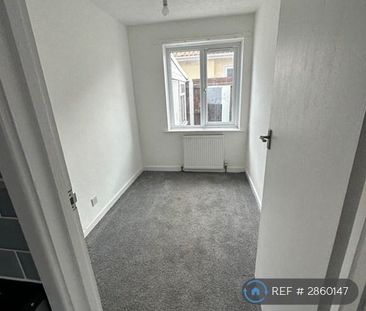4 bedroom detached house to rent - Photo 3