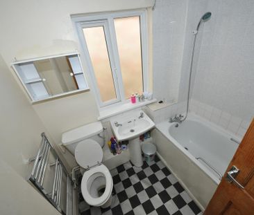 2 bedroom semi-detached house to rent - Photo 6