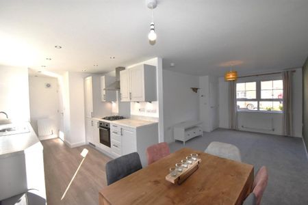 3 bedroom detached house to rent - Photo 2