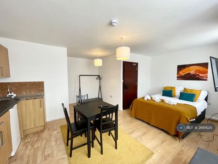 Studio to rent - Photo 3