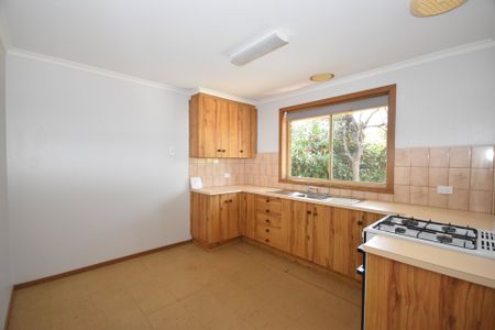 3/98-102 Sherlock Road, Mooroolbark - Photo 2