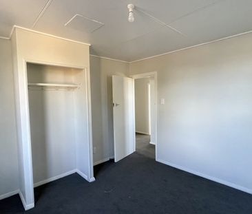 Castlecliff - 3 Bedrooms - Photo 4