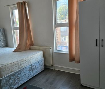 Room in a Shared House, Newman Road, E13 - Photo 3