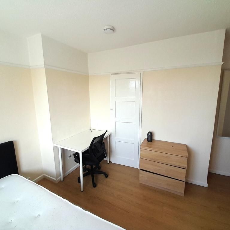 5 bedroom semi-detached house to rent - Photo 1