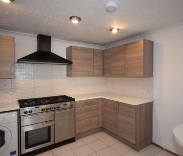 3 bedroom end of terrace house to rent - Photo 1