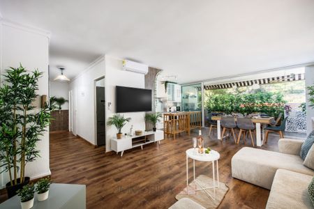 Spacieux T4 avec Terrasse, Vue Dégagée et Garage Beausolei - Photo 3