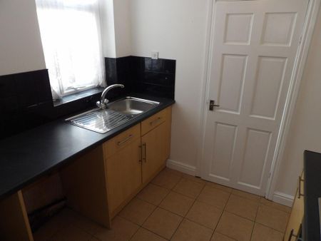 1 bedroom ground floor flat to rent - Photo 2