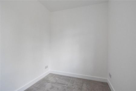 4 bedroom detached house to rent - Photo 4