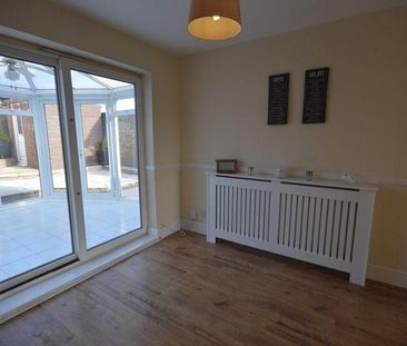 4 bedroom detached house to rent - Photo 2