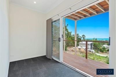 Light & Bright 4 Bedroom Home with Beautiful Sea Views - Photo 5