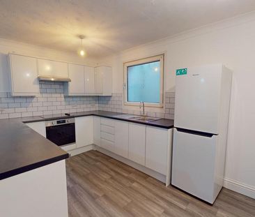 3 bedroom terraced house to rent - Photo 2