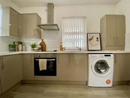 3 bedroom flat to rent - Photo 4
